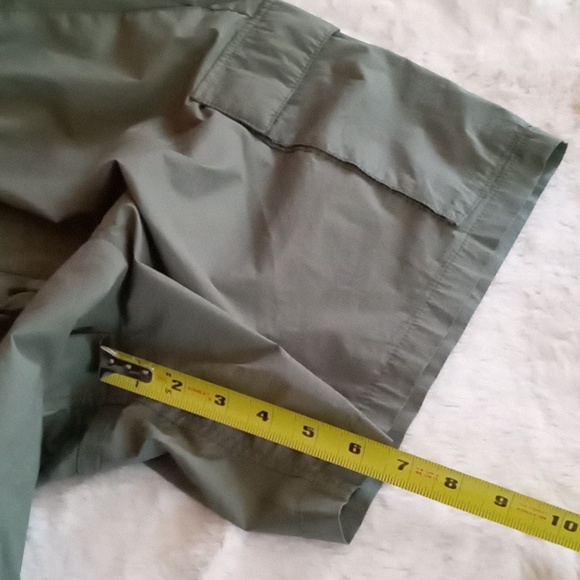 NWOT Gap men's XL cargo shorts in green cotton, nylon, spandex blend 6 pockets - Picture 9 of 9